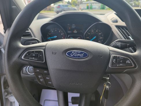 Used 2019 Ford Escape S image 9