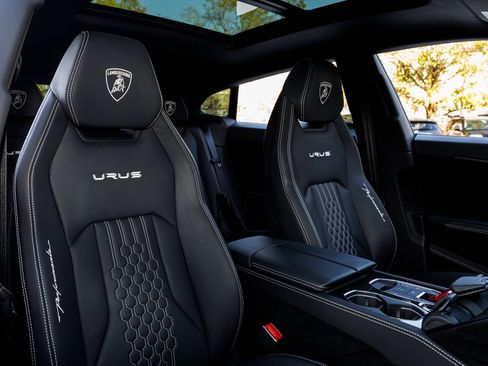 Used 2024 Lamborghini Urus Performante image 47