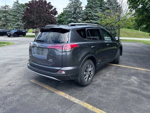 Used 2018 Toyota RAV4 XLE AWD/4WD image 3