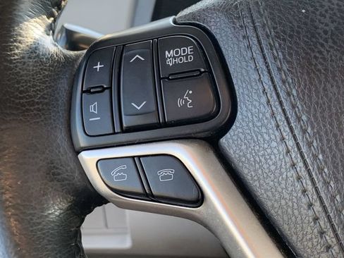 Used 2017 Toyota Sienna XLE w/ XLE Navigation Package FWD image 24