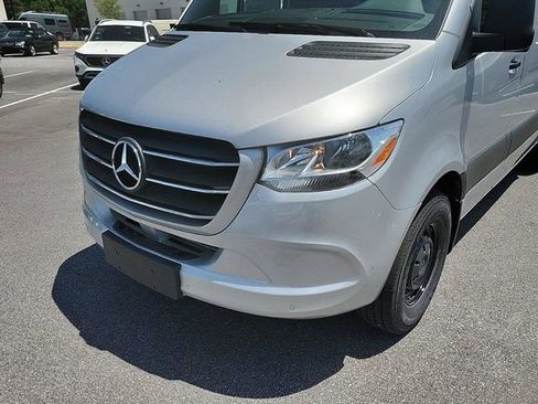 Used 2024 Mercedes-Benz Sprinter 2500 image 13