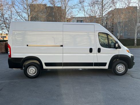 Used 2025 RAM ProMaster 2500 w/ Convenience Group image 6