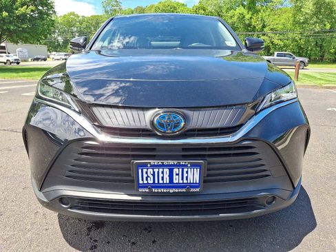 Used 2021 Toyota Venza LE AWD/4WD image 2