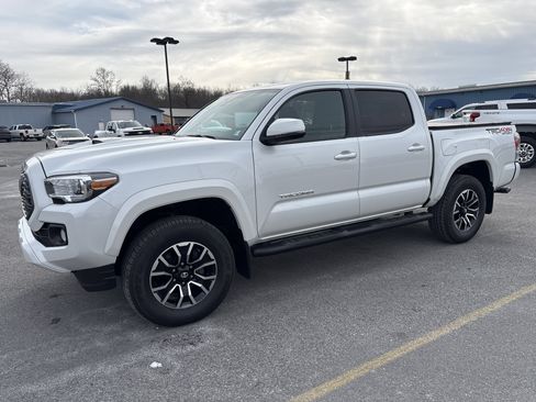 Used 2023 Toyota Tacoma TRD Sport image 8