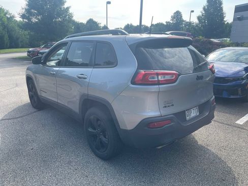 Used 2016 Jeep Cherokee Latitude w/ Cold Weather Group AWD/4WD image 3