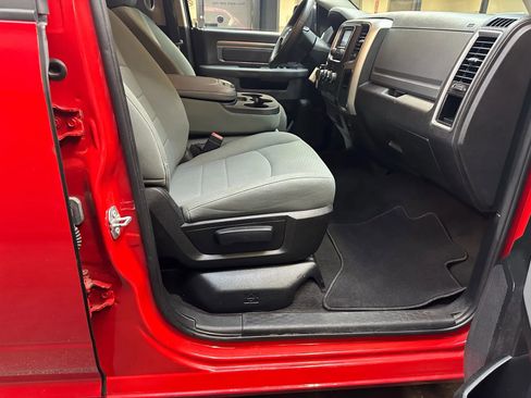 Used 2018 RAM 1500 Classic SLT image 31