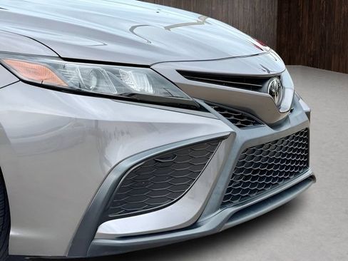 Used 2022 Toyota Camry SE FWD image 9