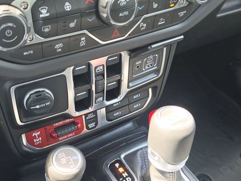 Used 2025 Jeep Wrangler Rubicon 392 image 28