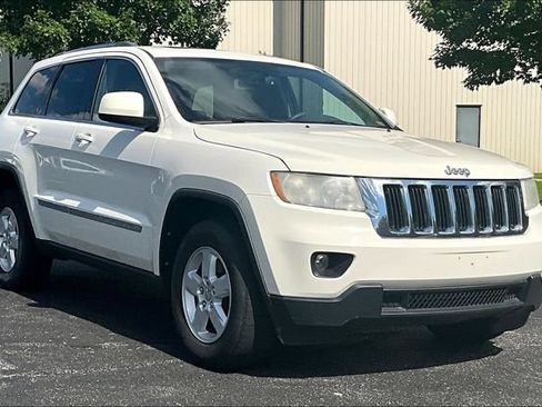 Used 2012 Jeep Grand Cherokee Laredo w/ Laredo E Group AWD/4WD image 2