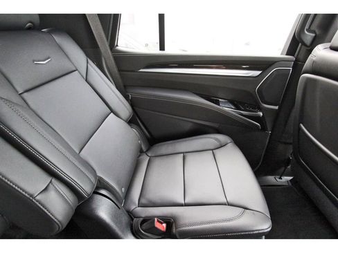 Used 2025 Cadillac Escalade Luxury image 11