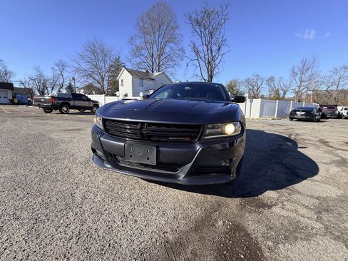 Used 2019 Dodge Charger SXT w/ Leather Interior Group image 2