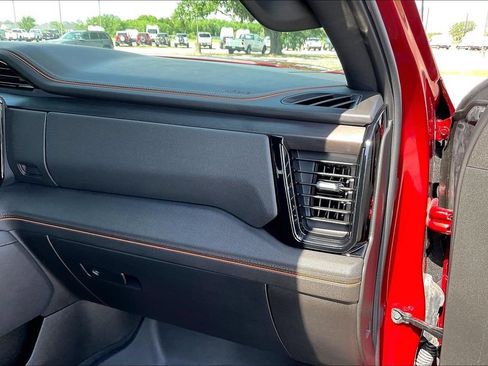 Used 2025 GMC Sierra 1500 AT4 w/ AT4 Premium Package AWD/4WD image 23