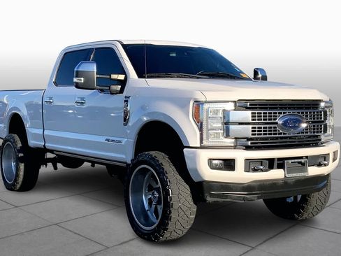 Used 2018 Ford F250 Platinum w/ Platinum Ultimate Package AWD/4WD image 3