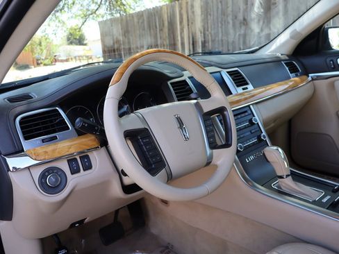 Used 2012 Lincoln MKS AWD image 15