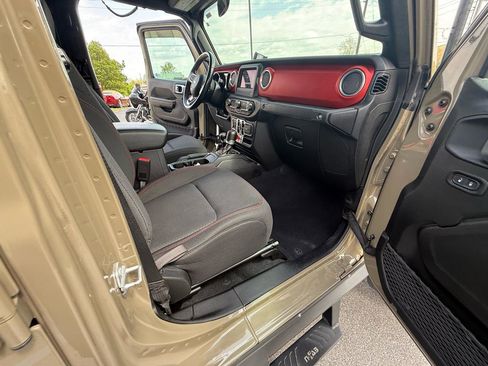 Used 2020 Jeep Gladiator Rubicon w/ Trailer Tow Package AWD/4WD image 38