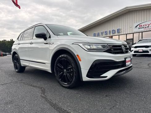 Used 2022 Volkswagen Tiguan SE R-Line AWD/4WD image 2