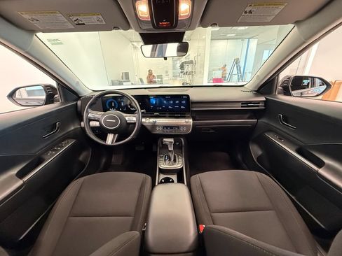 Used 2025 Hyundai Kona SEL FWD image 30