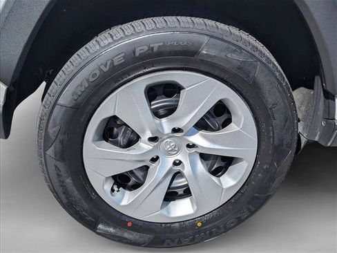 Used 2022 Toyota RAV4 LE AWD/4WD image 22