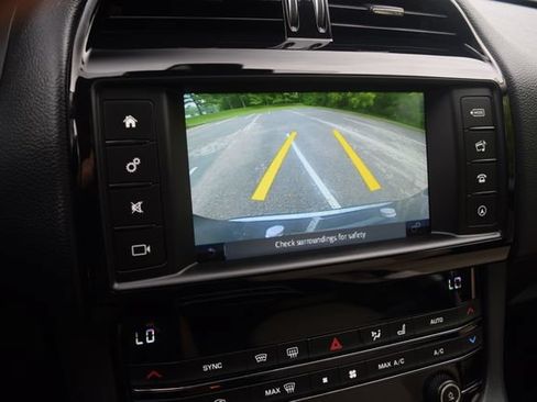 Used 2018 Jaguar F-PACE Premium AWD/4WD image 10
