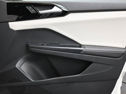 Used 2025 Volkswagen Taos S image 11