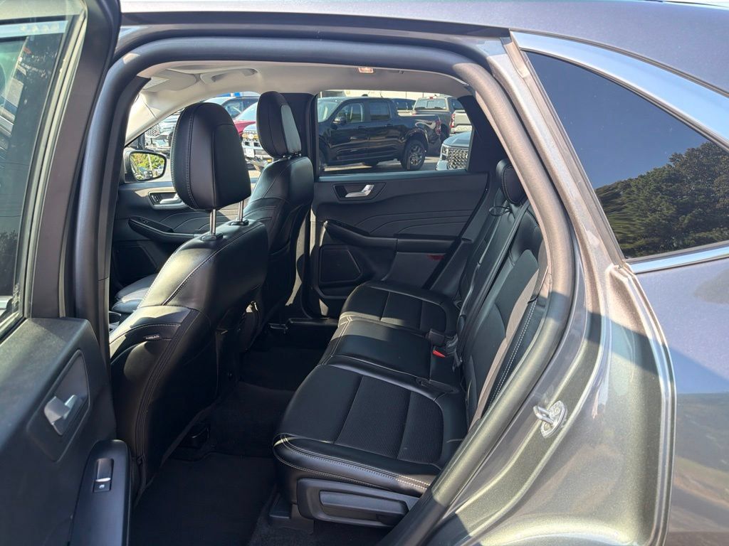 Used 2025 Ford Escape Platinum AWD/4WD image 16