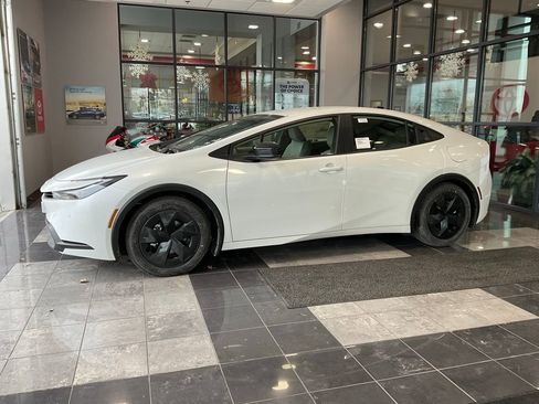 New 2026 Toyota Prius LE image 3