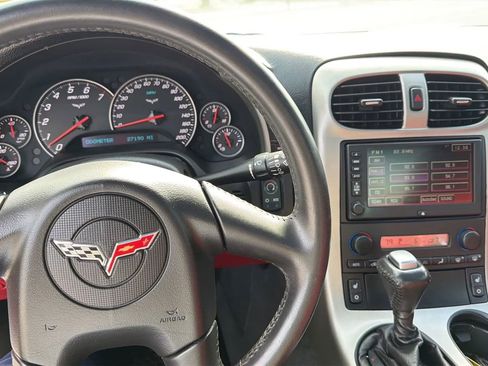 Used 2005 Chevrolet Corvette Coupe w/ Preferred Equipment Group RWD image 11