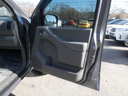 Used 2019 Nissan Frontier SV image 23