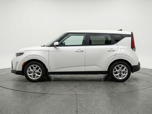 Used 2025 Kia Soul LX w/ LX Technology Package image 5