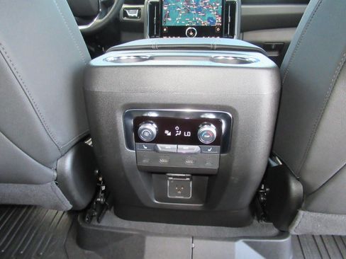 Used 2025 GMC Yukon XL Elevation w/ Elevation Premium Package AWD/4WD image 36