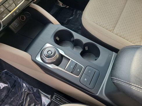 Used 2022 Ford Escape SE w/ SE Sport Appearance Package image 36