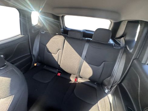 Used 2023 Jeep Renegade Latitude image 14