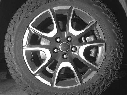 Used 2025 Jeep Compass Trailhawk image 13