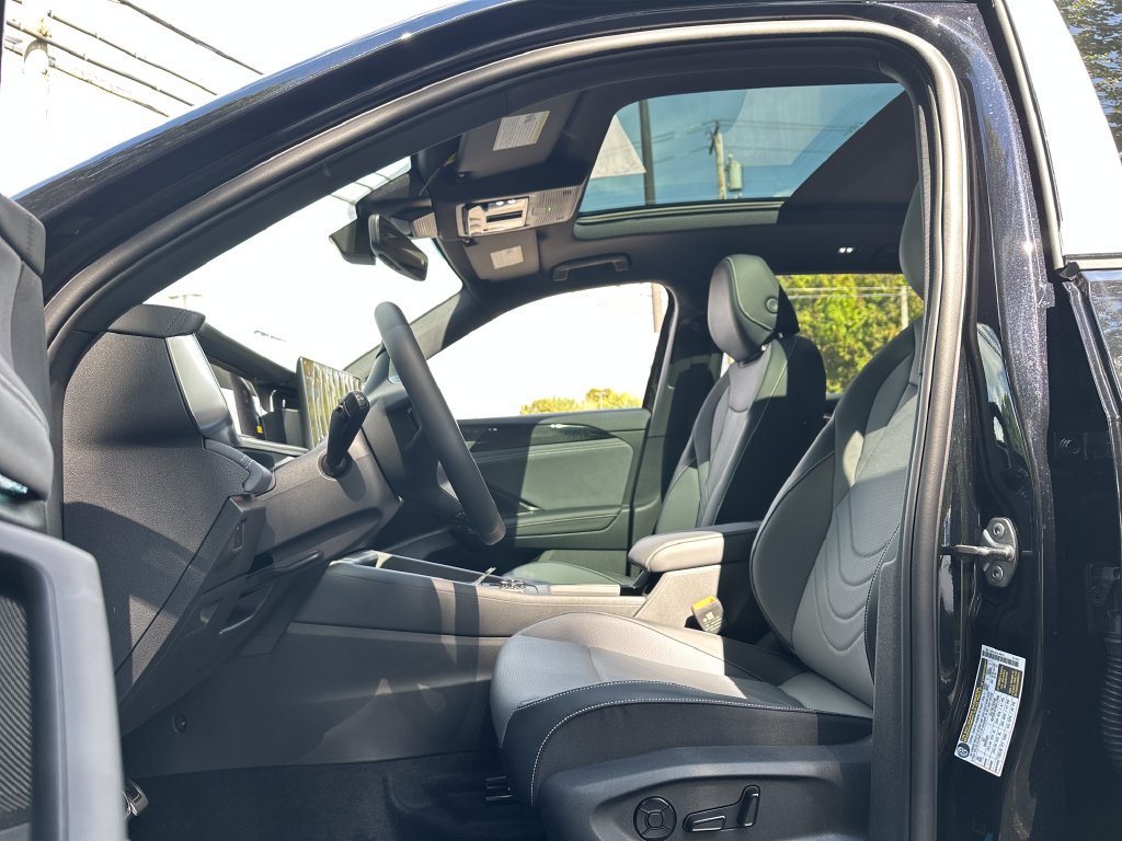New 2026 Volkswagen Tiguan SE R-Line AWD/4WD image 8