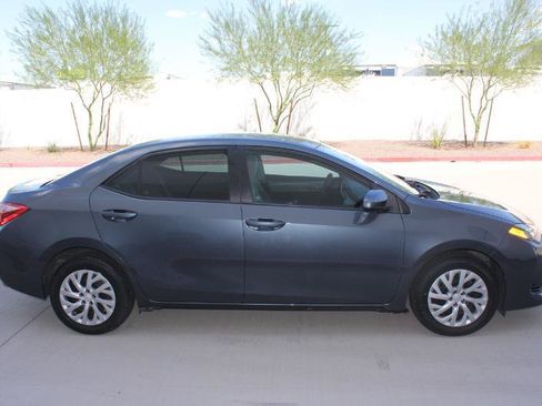 Used 2017 Toyota Corolla LE w/ Carpet Mat Package (TMS) FWD image 4