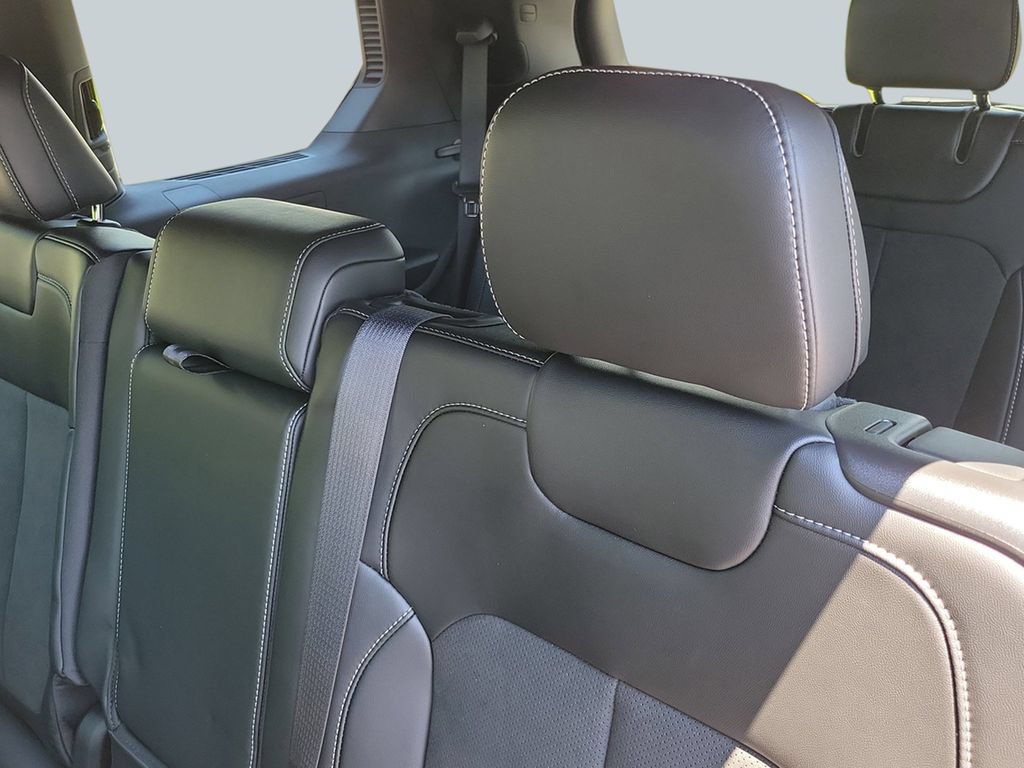 New 2026 Jeep Grand Cherokee L 2WD image 28