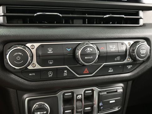 New 2026 Jeep Gladiator Sport image 19