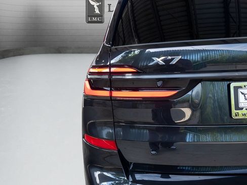 Used 2023 BMW X7 xDrive40i w/ M Sport Package AWD/4WD image 16