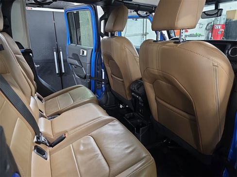 Used 2021 Jeep Gladiator Overland w/ Popular Equipment Package image 11