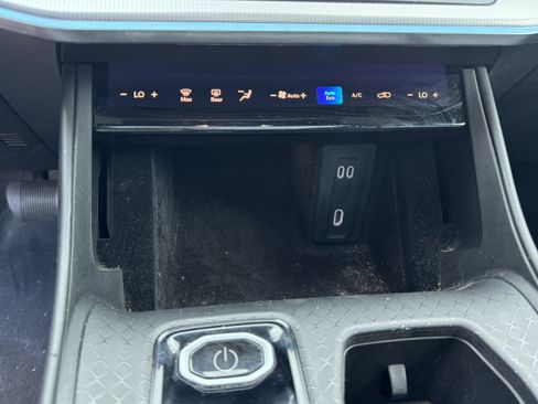 Used 2024 Jeep Wagoneer Launch Edition AWD/4WD image 30