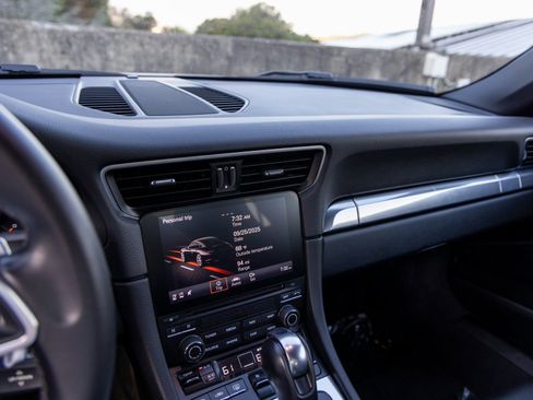 Certified 2019 Porsche 911 Carrera 4S image 32