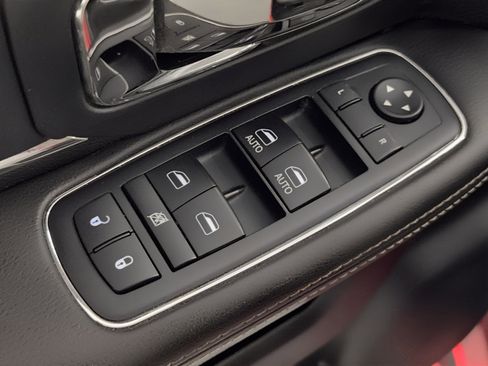 Used 2013 RAM 1500 Laramie w/ Convenience Group image 15