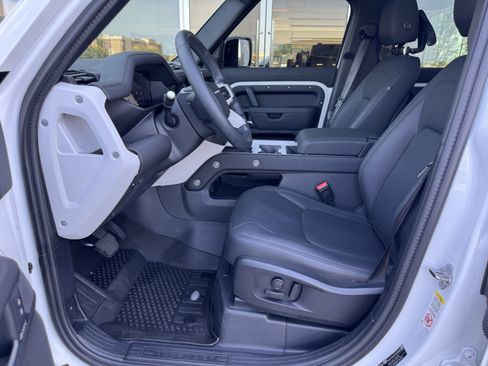 Certified 2025 Land Rover Defender 110 X-Dynamic SE AWD/4WD image 14