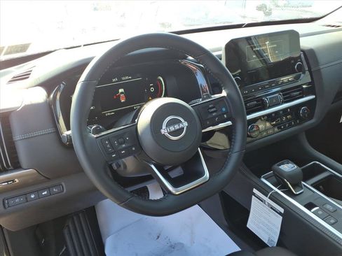 New 2025 Nissan Pathfinder Platinum w/ Cargo Package image 5