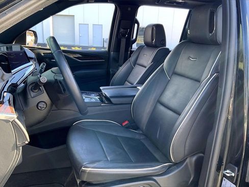 Certified 2024 Cadillac Escalade Premium Luxury image 10