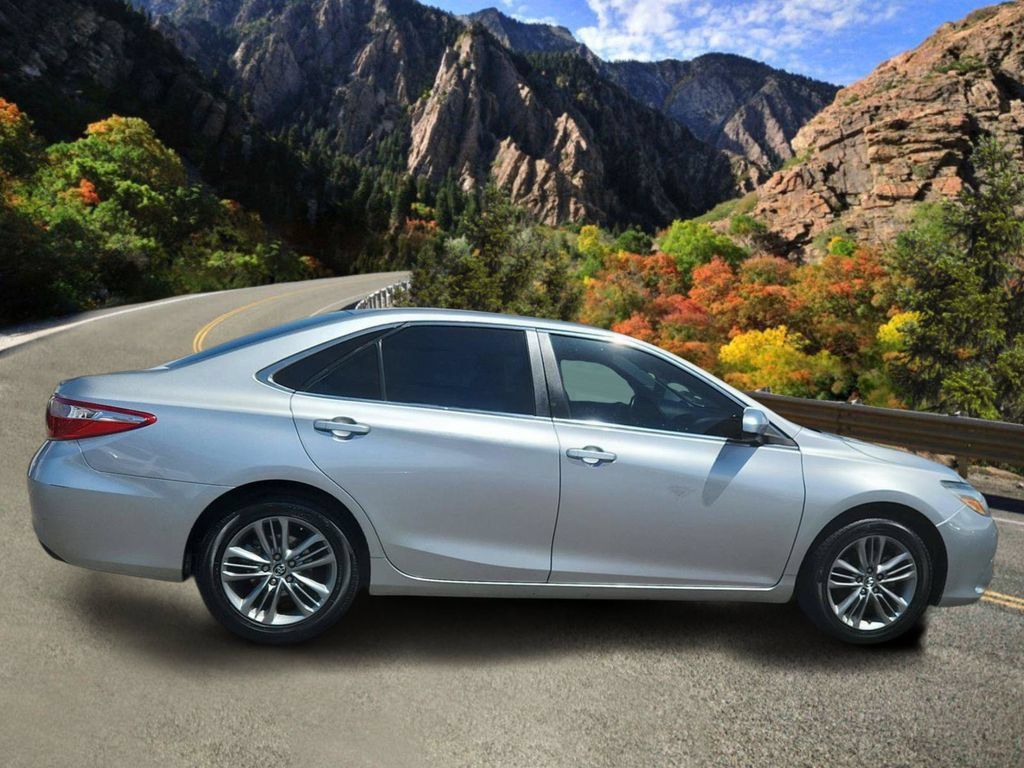 Used 2016 Toyota Camry SE FWD image 2