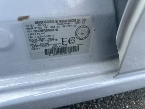 Used 2024 Nissan Versa SR image 16