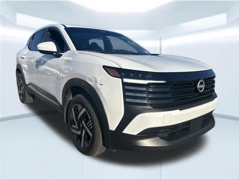 Used 2025 Nissan Kicks SV FWD image 3