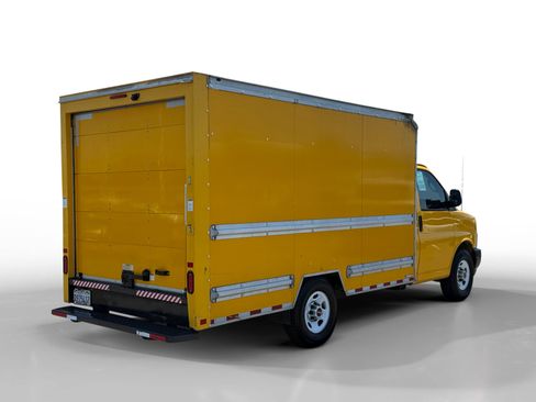 Used 2018 GMC Savana 3500 w/ Driver Convenience Package RWD image 5