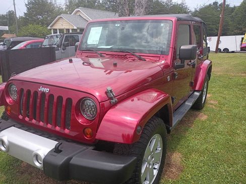 Used 2012 Jeep Wrangler Unlimited Sahara w/ Max Tow Pkg AWD/4WD image 3